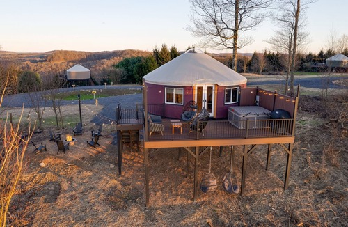Knox Dale House | Starlit Haven YURT 2 w/HOT TUB, Smart TV + VIEWS!