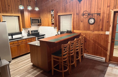 Arbovale Cabin | Starry Night Retreat cabin w/2 bedroom plus loft retreat on 5 acres of solitude