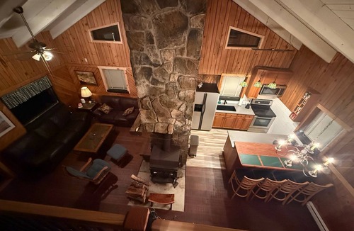 Arbovale Cabin | Starry Night Retreat cabin w/2 bedroom plus loft retreat on 5 acres of solitude