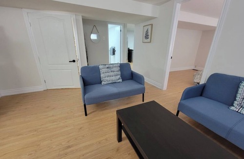 Etobicoke House | Stay for two| Private Bedroom, Kitchen and Bath