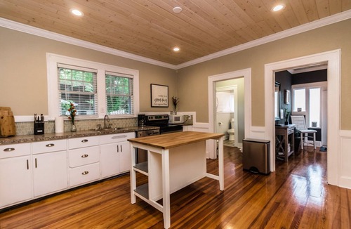 East Lake Morton House | Stay in the Charming Historic District ~ Walk to FSC, Downtown & Lake Morton