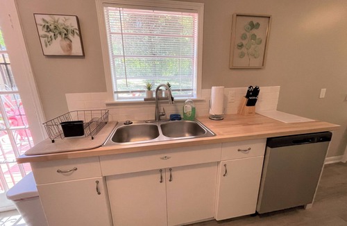New Castle House | Stay @ The Orchid - Remodeled & 13 Minutes to DT