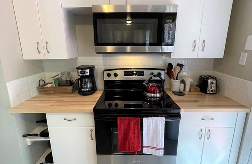New Castle House | Stay @ The Orchid - Remodeled & 13 Minutes to DT