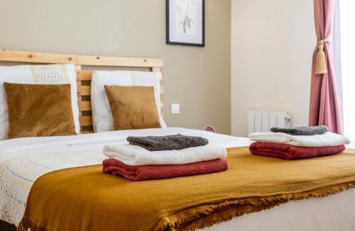 Les Puces de Saint-Ouen Apartment | StayLib - Lovely 2 rooms porte de Montmartre