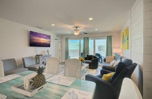 Madeira Beach Apartment | Steps across from Madeira Beach, heated pool- Luxury 3 bedrooms, 3 full bathrooms