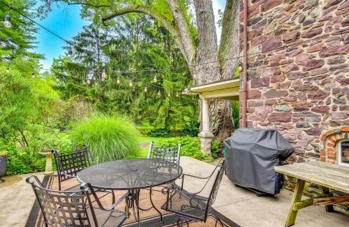 Kintnersville House | Steps to Delaware Canal: Enchanting Stone Cottage!