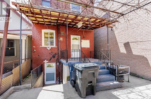 Dovercourt Park House | Steps to Grocery stores Public transit Subway station Mall Library Bank Park