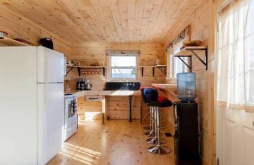 Prince Edward House | Steps to Lake on the Mountain - License ST-2020-0324 R1
