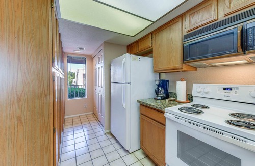 East Mesa Condo | Steps to Pool & Hot Tubs! Snowbird Escape in Mesa