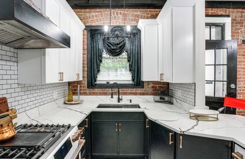 Stockade Historic District Apartment | Steps to Union College: Home w/Shared Yard!