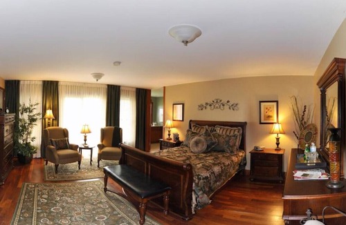 Georgetown Bed & Breakfast | Stone Edge Estate Bed & Breakfast - Escarpment Suite (Escarpment Room and Terra Cotta Room)