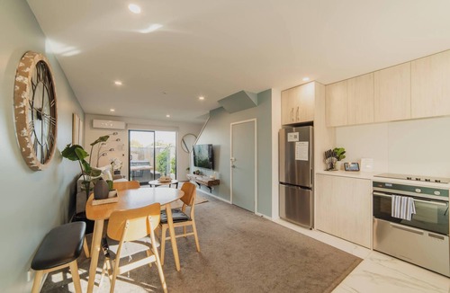 Addington House | Stones Throw From the CBD + Hot Tub