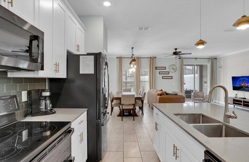 Bay Lake House | Storey Lake-CLOSEST RESORT TO DISNEY-FREE RESORT FACILITIES -MODERN-FREE WIFI