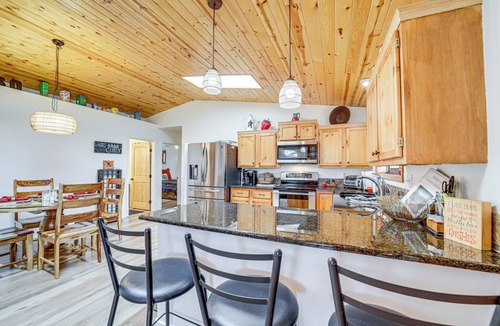 Strawberry House | Strawberry Hideaway in the Pines w/Hot Tub!