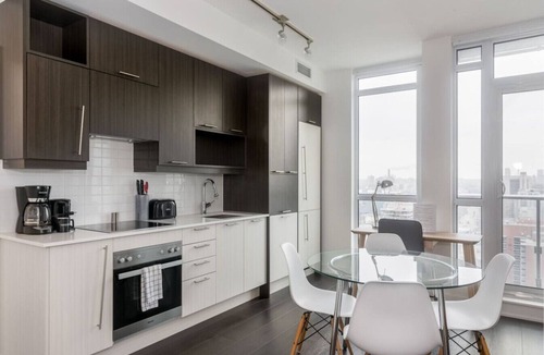 Downtown Toronto Apartment | Studio 2BR Apt with GYM, Close to CN Tower