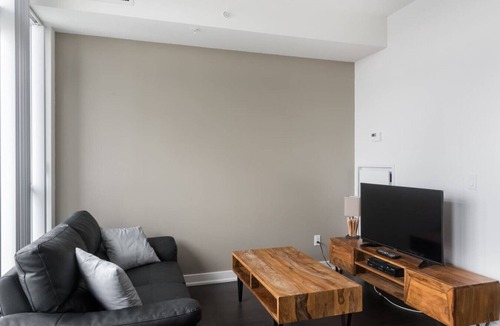 Downtown Toronto Apartment | Studio 2BR Apt with GYM, Close to CN Tower