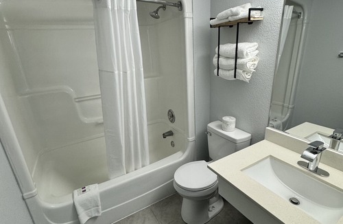 East Syracuse Hotel | Studio 6 - East Syracuse, NY – Airport