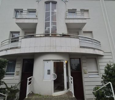 Suresnes Apartment | Studio a Suresnes