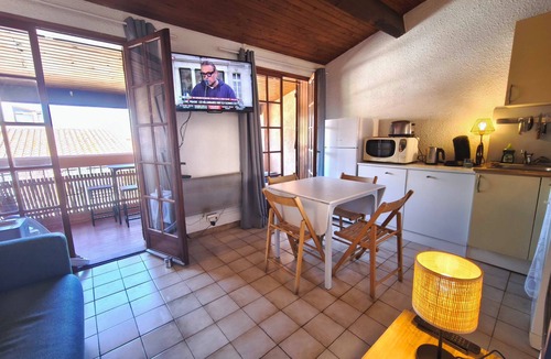 Molini Apartment | Studio apartment a stone's throw from Agosta beach