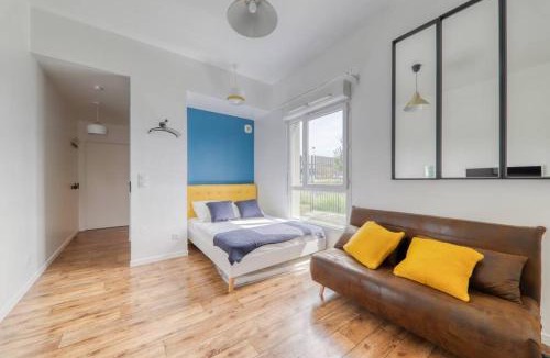 Montevrain Apartment | Studio Art - Shopping center and train station 500m - Disneyland Paris 5min
