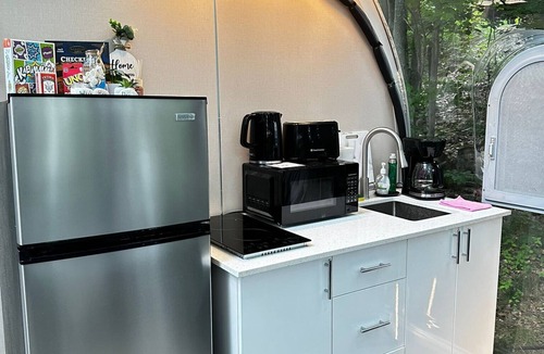 Parry Sound Apartment | Studio Capsule House in Parry Sound #32