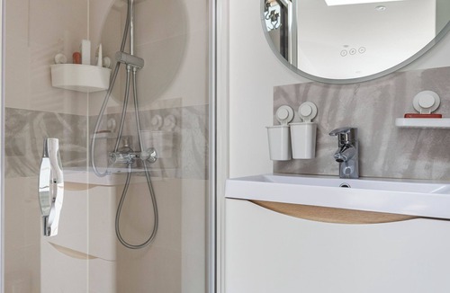 Bry-sur-Marne Apartment | Studio close to all amenities.