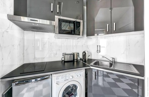 8th Arrondissement Apartment | Studio Colisee - Champs Elysees by B'Your Home