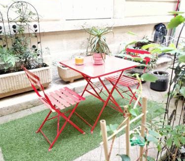 8th Arrondissement Apartment | Studio de charme Paris Champs Elysees
