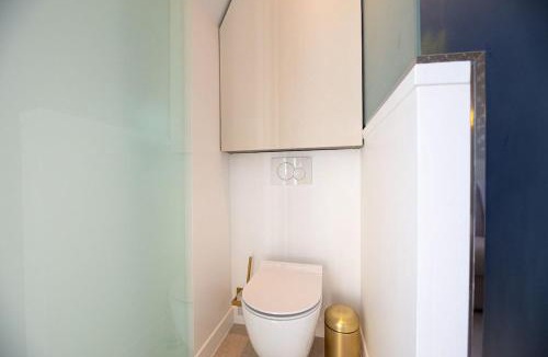 Passy Apartment | Studio Eiffel Tower view