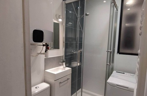 Combat Apartment | Studio Exceptionnel Près du Métro Ourcq