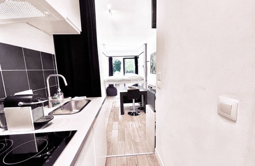 Prince–Marmottan Apartment | Studio Face Entrée de Roland Garros