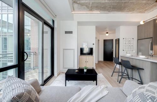 Old Town House | Studio Gem in the lovely Waterfront Communities