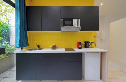 Epinettes Apartment | Studio on 17th Near Montmartre