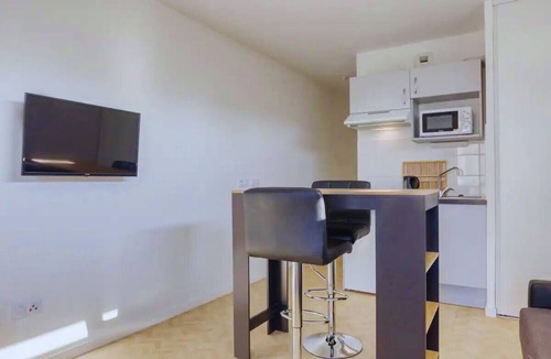 Bobigny Apartment | Studio Pablo à 4 min du Métro 5 et du Tram 2 ! Proche Paris, Idéal Pour un duo