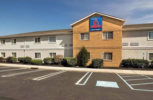 East Brunswick Hotel | Studio Suite Near Rutgers