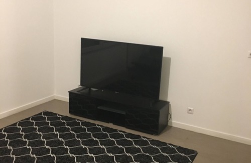 Montfermeil Apartment | Studio with videophone and camera at the entrance