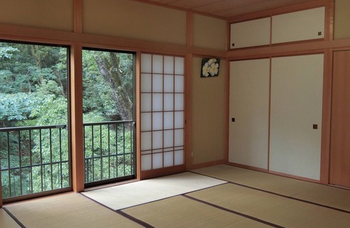 Ajiro House | Studio Wooha welcomes pets Its a former music st/Atami Shizuoka