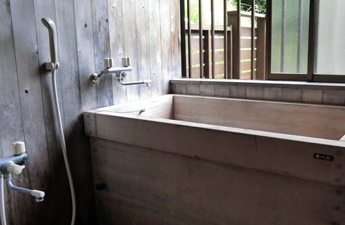 Ajiro House | Studio Wooha welcomes pets Its a former music st/Atami Shizuoka