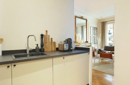 Palais-Royal Apartment | Stunning 1 bed Louvre home w/washing machine and dishwasher