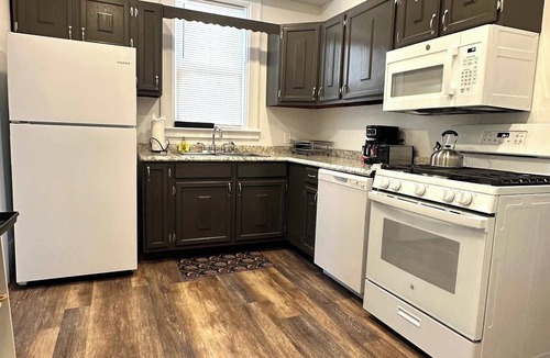 Pittsburgh Apartment | Stunning 3BR-Private Entrance-Renovated-Near City