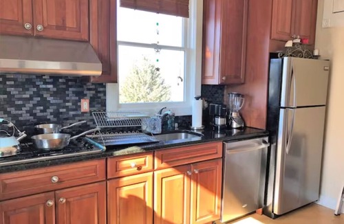 New Rochelle House | Stunning 4-Bedr, 2-Kitchen Home, 3 Bath/3 Park. on site– 38 Min. NYC by Train