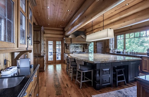 Seguin Cottage | Stunning 8 bed 8 bath cottage on Lake Rosseau with boathouse!