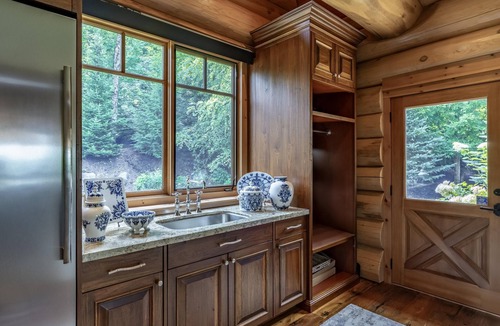 Seguin Cottage | Stunning 8 bed 8 bath cottage on Lake Rosseau with boathouse!