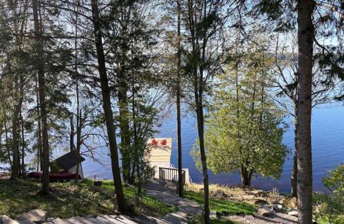 Huntsville House | Stunning All-Seasons Muskoka Lakefront Cottage