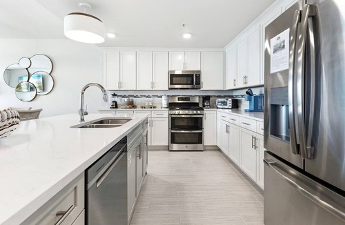 Fort Walton Beach Condo | Stunning and Spacious Gulf Front Blu 204 - Free Beach for 2