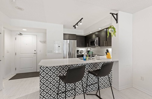 King West Village Condo | Stunning Chic Condo with Pool + Gym + Free Parking