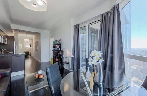 Bay Street Corridor Condo | Stunning City Center 2 Bedroom 2 Bathroom Suite, Balcony, 3 TVs, Pet Friendly