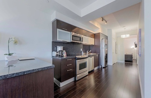 Bay Street Corridor Condo | Stunning City Center 2 Bedroom 2 Bathroom Suite, Balcony, 3 TVs, Pet Friendly