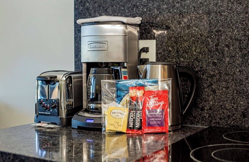 Bay Street Corridor Condo | Stunning City Center 2 Bedroom 2 Bathroom Suite, Balcony, 3 TVs, Pet Friendly