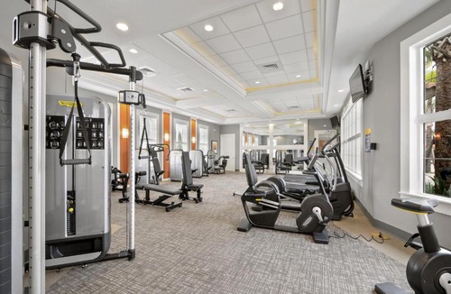Loughman House | Stunning Corner-Townhome w Private Pool